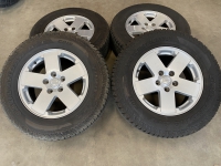 17 inch originele velgen + banden Jeep Wrangler