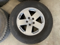17 inch originele velgen + banden Jeep Wrangler