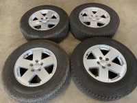 17 inch originele velgen + banden Jeep Wrangler