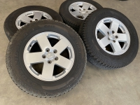17 inch originele velgen + banden Jeep Wrangler