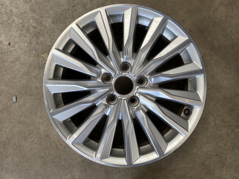 losse 17 inch originele ETRON velg Audi A3 8V0601025CB (2)