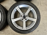 17 inch originele velgen + Pirelli winterbanden Mercedes A, B klasse CLA  A1774011200 set 1