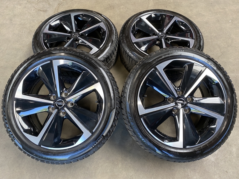 17 inch originele velgen + winterbanden Opel Astra L  9847065380 set 5