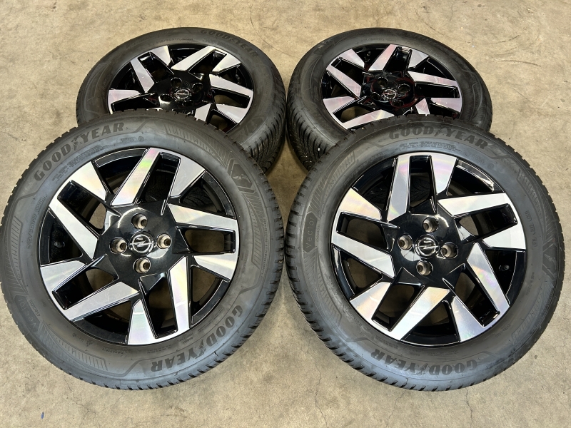 17 inch originele velgen + vierseizoenenbanden Opel Mokka  9835097430 set 1