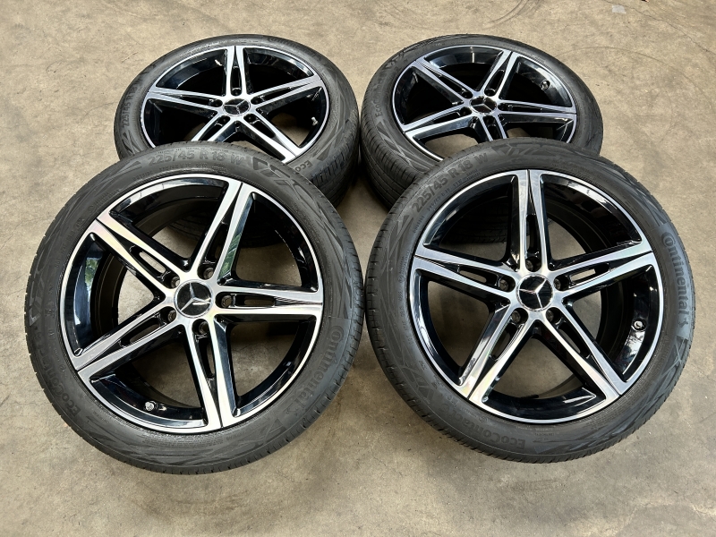 18 inch originele velgen + zomerbanden Mercedes A B klasse CLA A1774010700 set 2