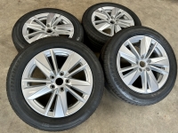 17 inch originele velgen + zomerbanden Skoda Karoq 57A601025AA