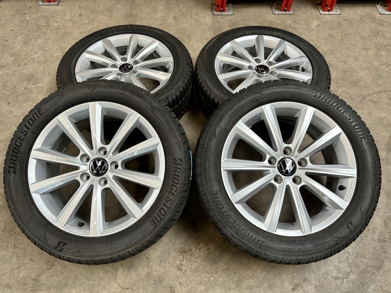 17 inch originele Merano velgen + winterbanden Volkswagen Passat 3G0071497C set A