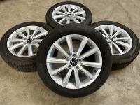 17 inch originele Merano velgen + winterbanden Volkswagen Passat 3G0071497C set D