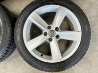 16 inch originele Rivazza velgen + winterbanden Volkswagen Polo 6R0601025Q