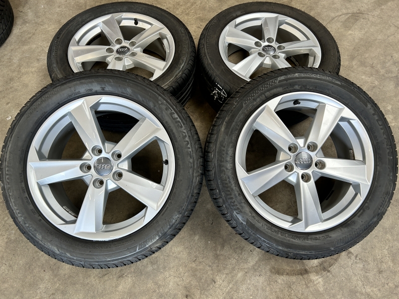 17 inch originele velgen + zomerbanden Audi Q2 81A601025B set 2