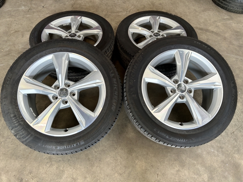 19 inch originele velgen + zomerbanden Audi Q5 SQ5 80A601025E set 2