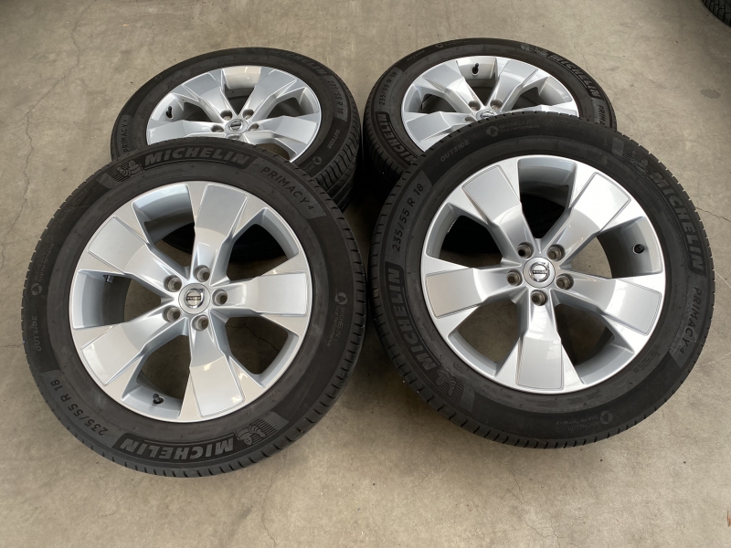 18 inch originele velgen + zomerbanden Volvo XC40 / V90 CC 235 55 18 31471553 set 2