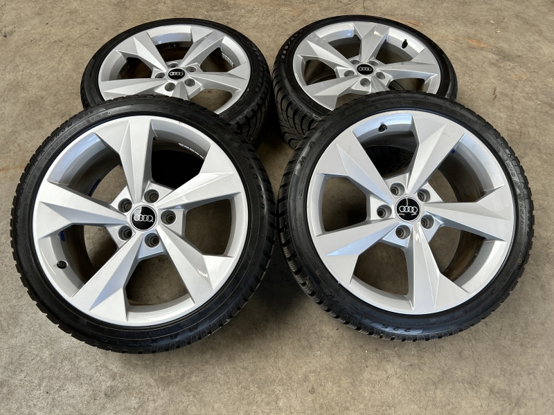 18 inch originele velgen + winterbanden Audi A3 8Y 8Y0601025J set 2