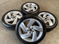 17 inch originele Richmond GTI velgen + zomerbanden Volkswagen Golf 8 5H0601025E set 3