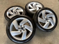 17 inch originele Richmond GTI velgen + zomerbanden Volkswagen Golf 8 5H0601025E set 3