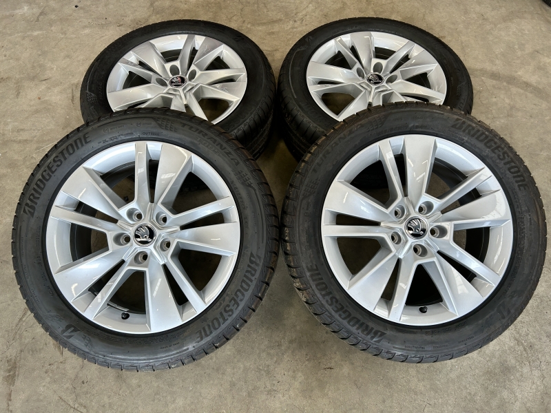 17 inch originele velgen + zomerbanden Skoda Karoq 57A601025K