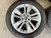 17 inch originele velgen + zomerbanden Skoda Karoq 57A601025K