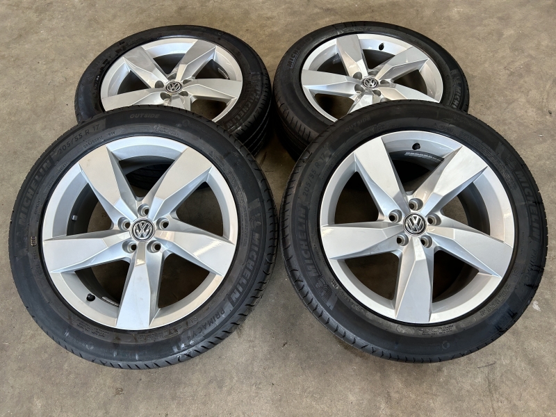 17 inch originele Chesterfield velgen + zomerbanden Volkswagen T-Cross 2GM601025A set 2