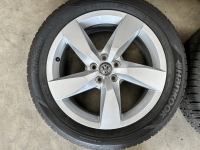 17 inch originele Chesterfield velgen + vierseizoenenbanden Volkswagen T-Cross 2GM601025A