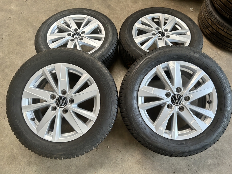 16 inch originele Karlstad velgen + vierseizoenenbanden Volkswagen Touran 5TA601025Q