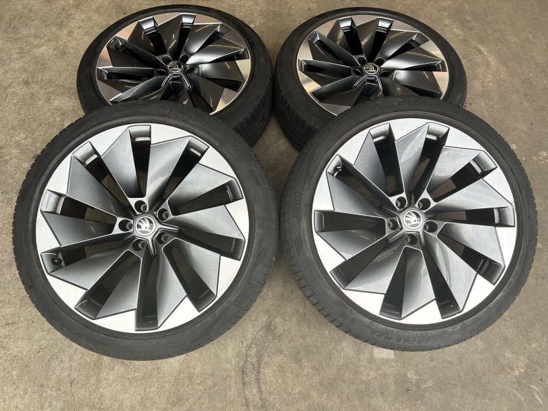 21 inch originele Betria velgen + zomerbanden Skoda Enyaq 5LA601025BL