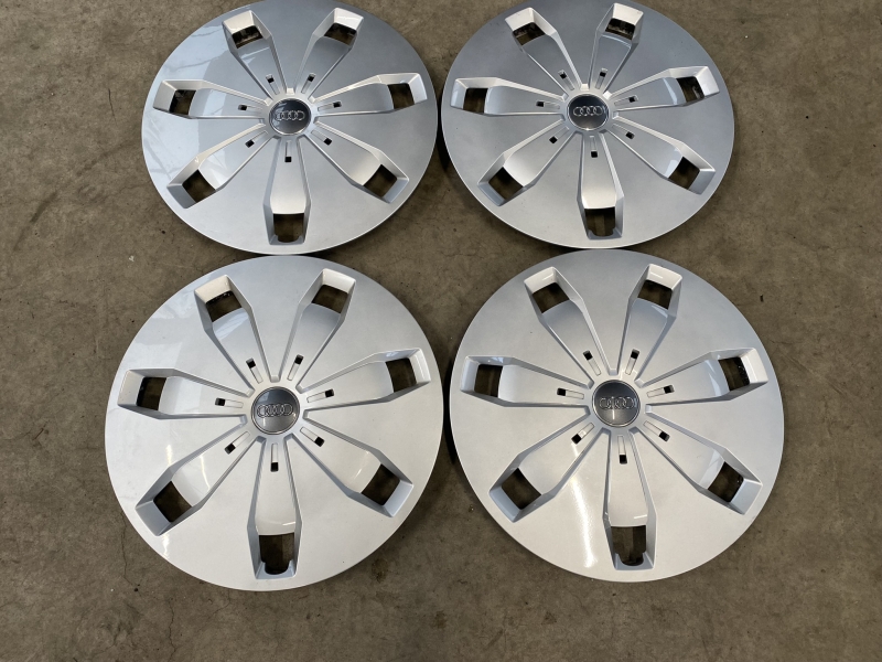 16 inch originele wieldoppen Audi Q2 81A601147