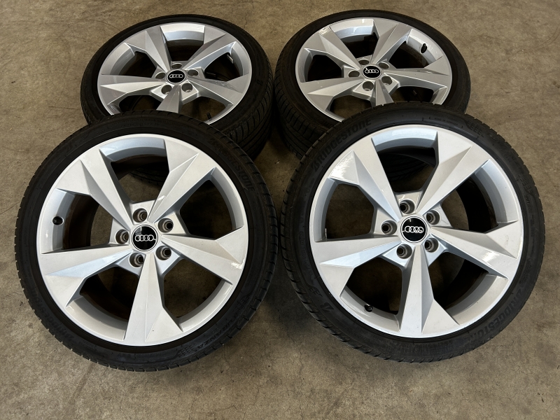 18 inch originele velgen + zomerbanden Audi A3 8Y 8Y0601025J set 2