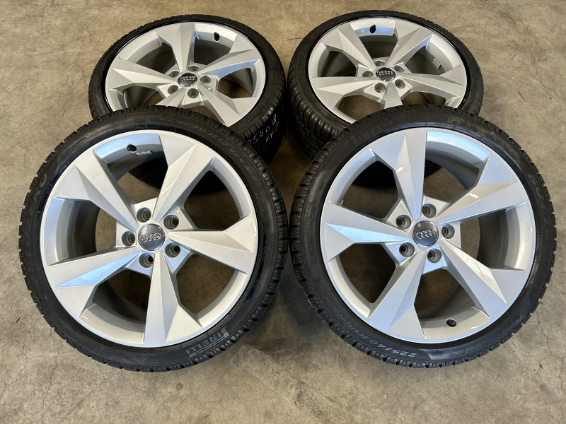 18 inch originele velgen + winterbanden Audi A3 8Y 8Y0601025J set 3