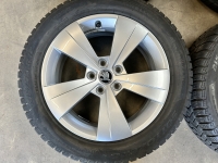 17  inch originele velgen + winterbanden  Skoda Superb 3V060102A