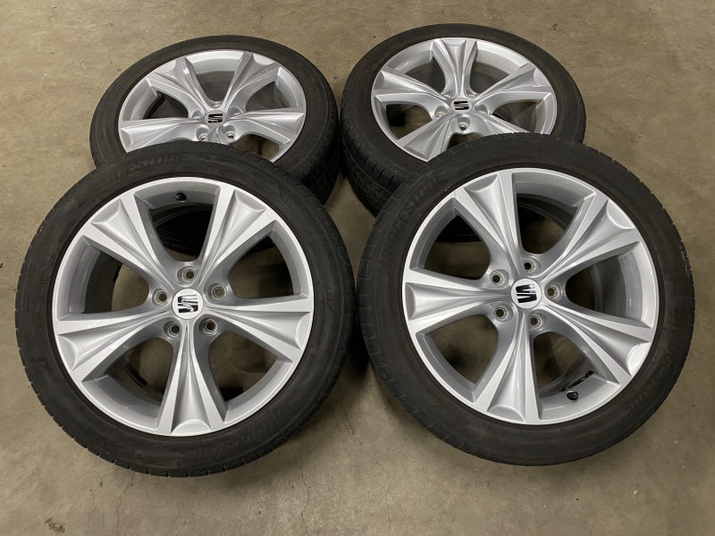 17 inch originele velgen + zomerbanden Seat Leon 5FA601025C set 3