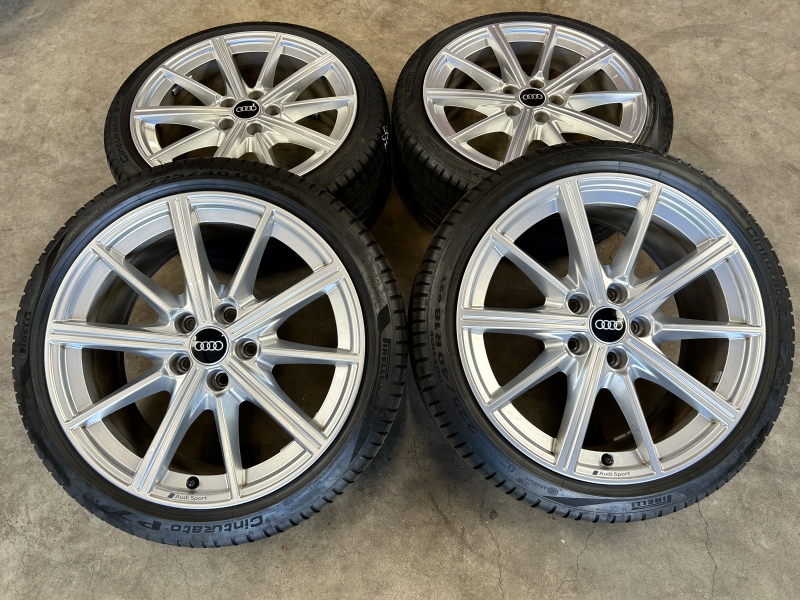 18 inch originele velgen +  zomerbanden Audi A3 S3 8Y 8Y0601025M set 2