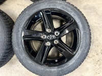 16 inch originele velgen + winterbanden Toyota Auris - Corolla PW457-02004