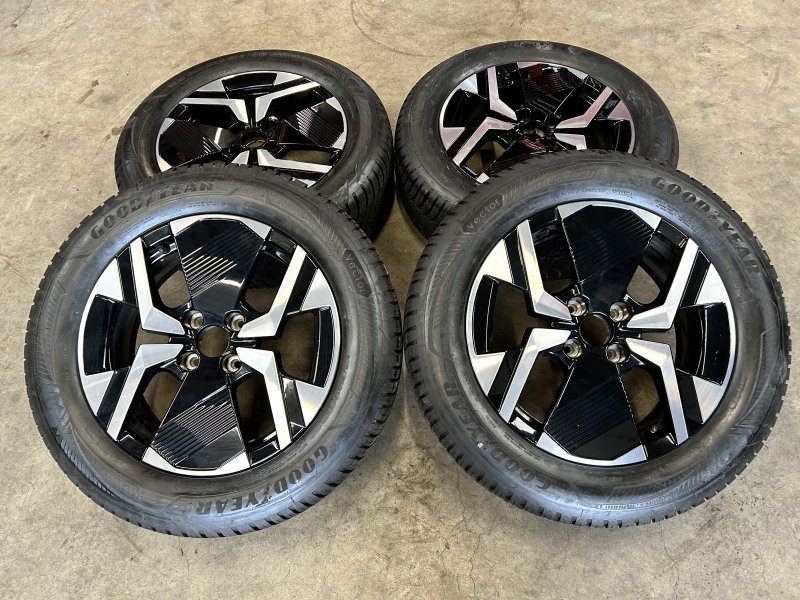 17 inch originele GT velgen + vierseizoenenbanden Peugeot 2008 9849269080