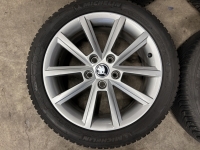 17 inch originele velgen + winterbanden Skoda Octavia 5E0601025E