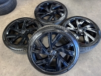 18 inch originele Bergamo velgen + zomerbanden Volkswagen Golf  8 5H0601025AE