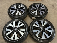 17 inch originele velgen + zomerbanden Seat Arona 6F9601025D