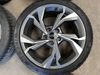 18 inch originele velgen +  zomerbanden Audi A3 S3 8Y 8Y0601025H set 2