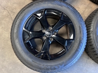 17 inch originele velgen + winterbanden Audi Q3 83A0714978Z8 zwart