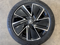 18 inch originele wieldoppen TBV Vega velgen Skoda Superb 3V0601169