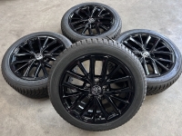 17 inch originele velgen + winterbanden Toyota Corolla | Auris 42611-YY850 zwart