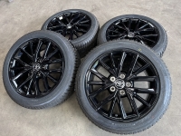 17 inch originele velgen + winterbanden Toyota Corolla | Auris 42611-YY850 zwart