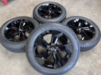 17 inch originele velgen + winterbanden Nissan Juke KE409-6P200