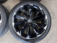 19 inch originele Supernova velgen + zomerbanden Skoda Superb 3V0601025S