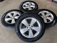 17 inch originele velgen + zomerbanden Volvo XC40 31680565