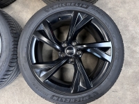 18 inch originele velgen + zomerbanden Audi A4 B9 B8 8W0601025EJ zwart