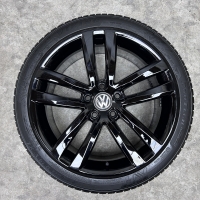 18 inch originele Salvador velgen + zomerbanden Volkswagen Golf 5G0601025AF zwart