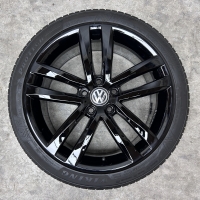 18 inch originele Salvador velgen + zomerbanden Volkswagen Golf 5G0601025AF zwart
