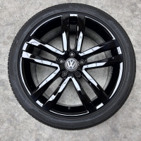 18 inch originele Salvador velgen + zomerbanden Volkswagen Golf 5G0601025AF zwart
