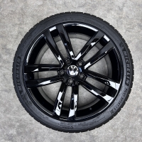 18 inch originele Salvador velgen + zomerbanden Volkswagen Golf 5G0601025AF zwart