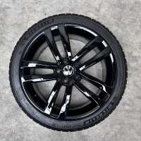 18 inch originele Salvador velgen + zomerbanden Volkswagen Golf 5G0601025AF zwart